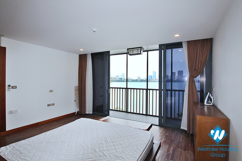 Spacious 3-bedroom apartment with lake view in Ho Tay